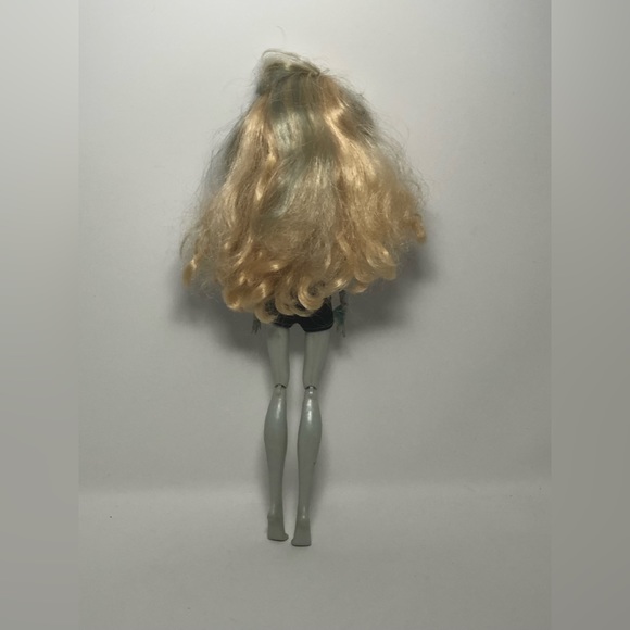 Monster High G1 Lagoona Blue Skull Shores - Picture 5 of 6